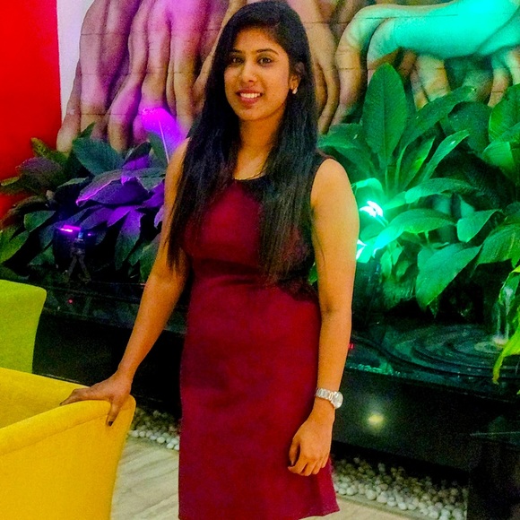 Maroon body con dress best for parties - Picture 4 of 6